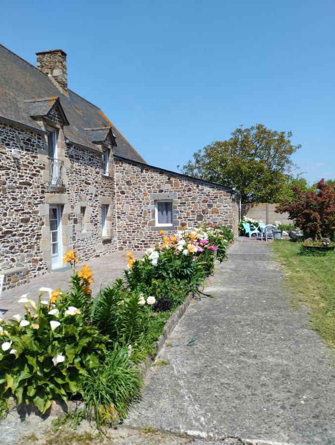 Le Manoir De La Pichardiere Cherrueix Exterior photo